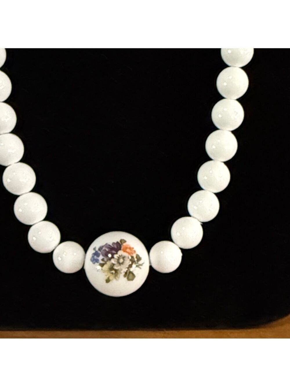 Vintage Graduated White Beaded Floral Necklace and dangle drop earrings - Picture 2 of 6